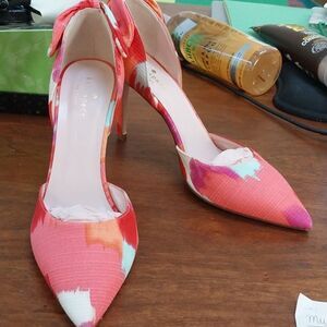 Kate Spade "Ikat" Heels...Size 8....Like New